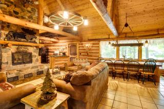 Versatile Bass Lake Cabin with Deck! - - 0
