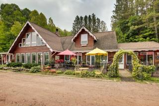 Versatile Bass Lake Cabin with Deck! - 9