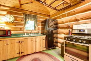 Versatile Bass Lake Cabin with Deck! - - 3