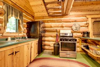 Versatile Bass Lake Cabin with Deck! - - 2