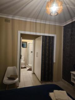 YELLO GUEST HOUSE CE2 - Vanderbijlpark - 4