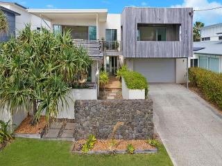4 Mackay Street Dicky Beach - Caloundra - 9