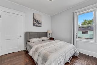 Renovated Main Floor Large 3 Bed House - Buffalo - 1