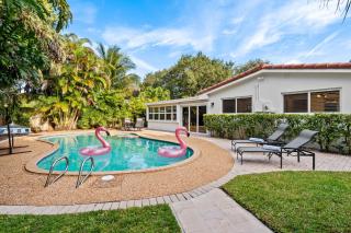 Solar Heated Pool Spa Tiki Hut Huge Backyard Hammock Retro Bikes - Pompano Beach - 3