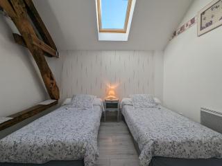 Maison de charme en pierre avec terrasse privative, grand terrain, jeux pour enfants, proche activités nautiques - FR-1-591-172 - Pérassay - 8