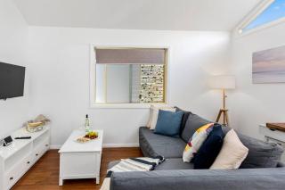 Rothery Escape - A Cosy Coastal Cottage - Wollongong - 5