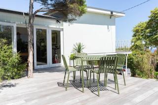 Couples Corner - A Stylish Bay View Retreat - 9