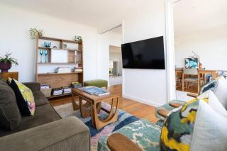 Couples Corner - A Stylish Bay View Retreat - 2