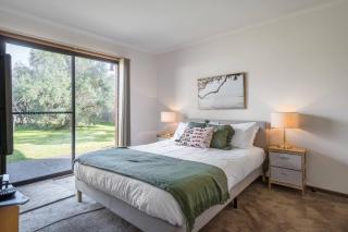 Solander's Retro Residence - By the Beach Group Stay - Dromana - 7