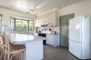 Viewbank Homestead - A Sprawling Garden Estate - Shoreham - 3