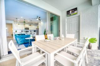 Sunnyside Up - Luxurious Townhome w/private pool - 6