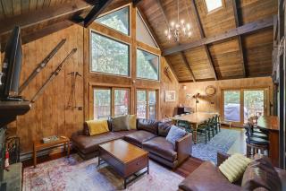 ⛰⛵️⛱Mt. Maplewood Lodge❤️Seasonal Specials ☆Poconos☆Cabin☆Hot⛷Tub☆Game Room☆ - 6