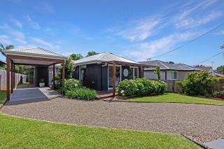 Queenberry Cottage - Jacuzzi, Village Location & 10 Mins To Beach - Berry - 1