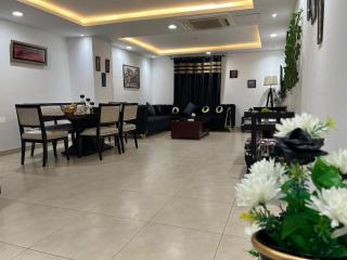 Gold Crest Mall Luxury Apartment Three Bed - 7