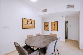 Family Vibe 3BR With Parking - 2