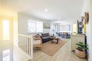 Holiday on Horace, 1, 74 Horace St - Wi-Fi , two living areas - Shoal Bay - 6