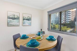 North Beach Escape - Balcony Sunrises and Ocean Walks - Wollongong - 1