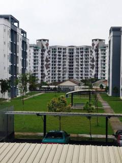 3 Bedroom Apartment with Pool and Beautiful View in Klebang, Ipoh - Chemor - 9