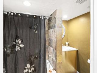 5BR with Hot Tub Minutes to Ski Resort! - 2