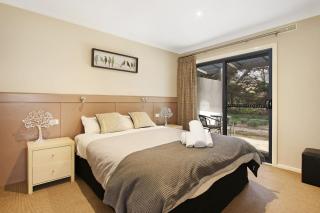 Grevillea Gardens Unit 6 - Bright - 5