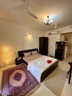 Good Stay Pool view stylish Studio Apartment,6km from Airport, 307 - 9