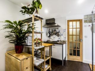 Cozy Brixton Hideaway Cute & Convenient Stay - Pass the Keys - 7
