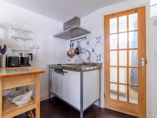 Cozy Brixton Hideaway Cute & Convenient Stay - Pass the Keys - 1