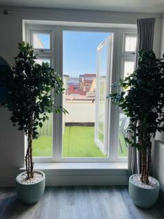 Stunning huge openplan 2Bed flat - 5