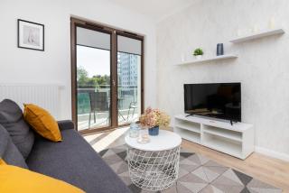 Modern Apartment with Balcony by Noclegi Renters - Gdańsk - 9