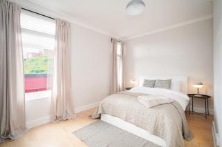 Stadium View, entire private house, close to city centre, free WiFi - Sheffield - 0