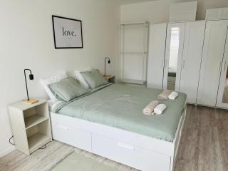 Palace Quarter 1 Peaceful Modern Central Top Floor Apartment - Budapest - 6