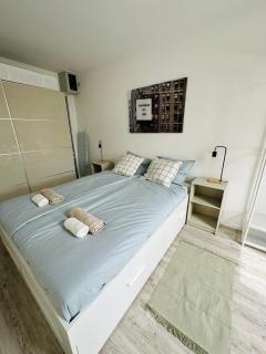 Palace Quarter 1 Peaceful Modern Central Top Floor Apartment - Budapest - 1