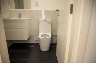 Sunshine Large 1Bed + Big Balcony @Embassy Gardens - 2