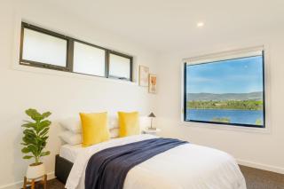 Hobart Luxury Waterfront Retreat 4BR Award-Winning Stay - 8