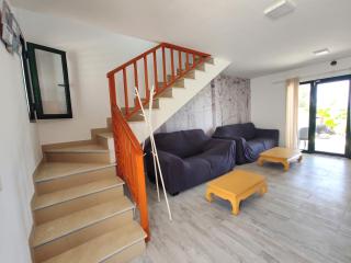 3 Private rooms - 3 habitaciones privadas shared duplex Gara with private pool - 5