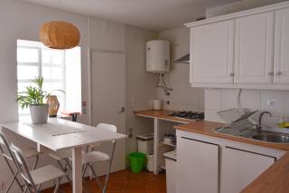 Shared Apartment With Bright Private Patio in Lisboa - Lissabon - 5