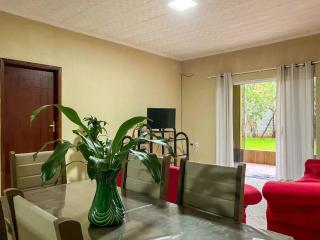 Casa com churrasqueira e piscina, perto de riacho - 5