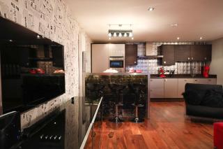The London Nest: 2BR City Haven - 6