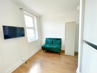 1 Bedroom City Gem, Prime Location. - Woolwich - 7