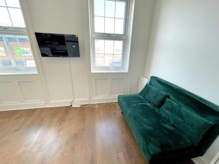 1 Bedroom City Gem, Prime Location. - Woolwich - 8
