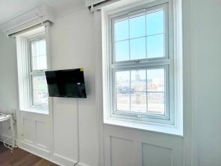 1 Bedroom City Gem, Prime Location. - Woolwich - 3