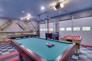 17-Seat Theater, Hot Tub and Game Room Ideal Home! - Massanutten - 4