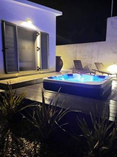 Ek Ornelakis, Luxury Country House with Jacuzzi - 9