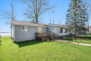 Adorable House on Gun Lake - Wayland - 6