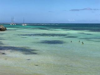 Les pieds dans l'eau face au lagon - Le Bel Instant - Sainte-Anne - 6
