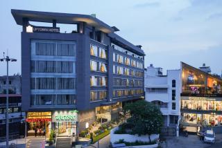 Uptown Hotel - 0