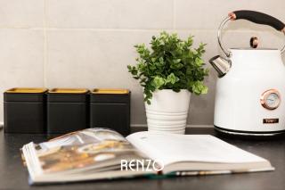 Beautiful and Modern 2-bed Home in Nottingham by Renzo, Free Wi-Fi, Ideal for Contractors - 1