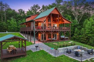 Murphy Cabin with Hot Tub, Fire Pit and Mountain Views - Turtletown - 0