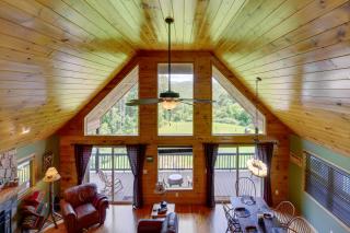 Murphy Cabin with Hot Tub, Fire Pit and Mountain Views - Turtletown - 4