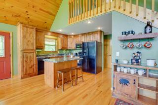 Murphy Cabin with Hot Tub, Fire Pit and Mountain Views - Turtletown - 2